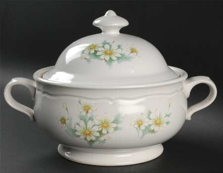 Brighteyes 2 Qt Round Covered Casserole