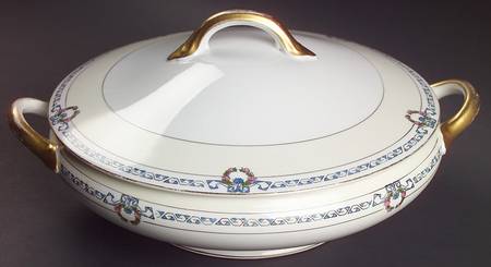 Briarcliffe Round Covered Vegetable