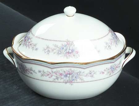 Bridgehampton Gravy Boat & Lid