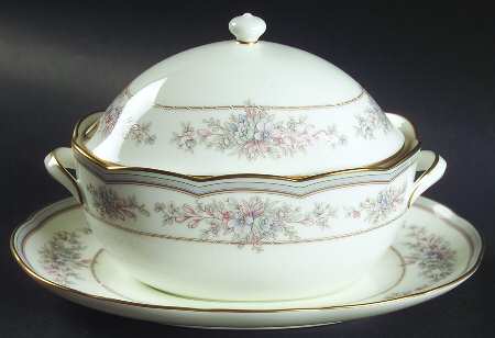 Bridgehampton Gravy Boat & Lid w/Underplate