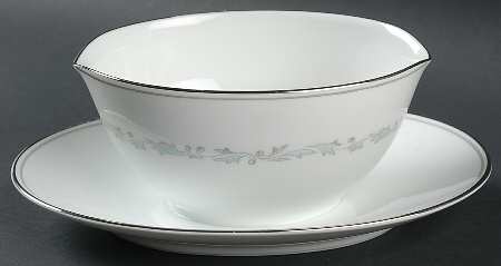Brooklane Gravy Boat with Attached Underplate