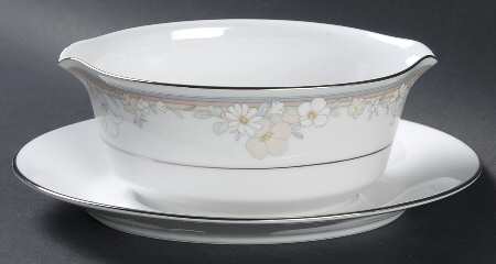 Brookside Gravy Boat with Attached Underplate