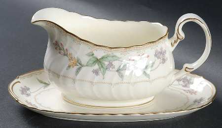 Brookhollow Gravy Boat & Underplate (Relish/Butter)