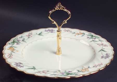 Brookhollow Round Serving Plate with Handle (DP)