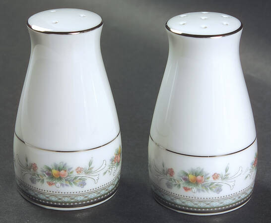 Brookvale Salt & Pepper Set