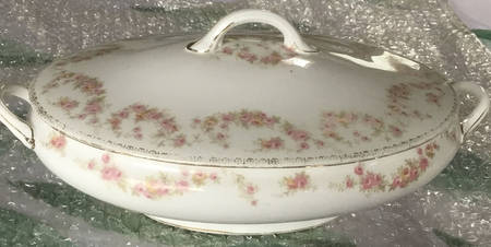 Bridal Rose Oval Covered Vegetable