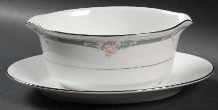 Brussels Gravy Boat with Attached Underplate