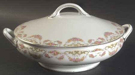 Bridal Wreath Round Covered Vegetable