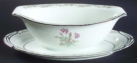 Bryce Gravy Boat with Attached Underplate