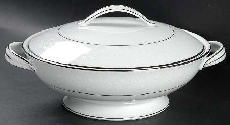 Buckingham Round Covered Vegetable