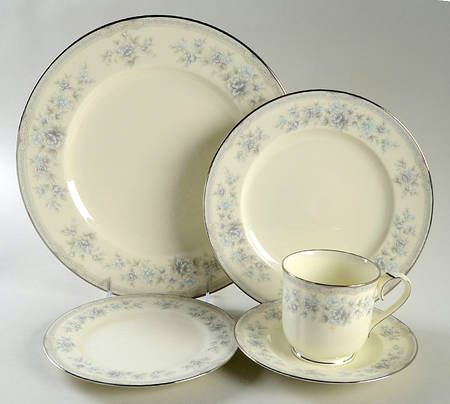 Buena Vista 5 Piece Place Setting by Noritake