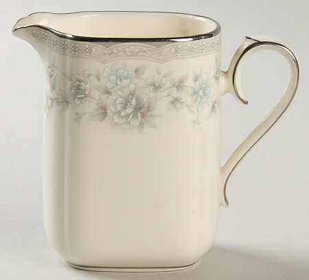 Buena Vista Creamer