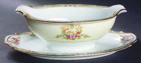 Camelot (6000) Gravy Boat with Attached Underplate