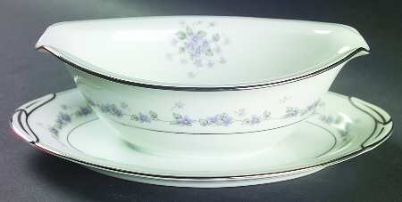 Camille Gravy Boat with Attached Underplate
