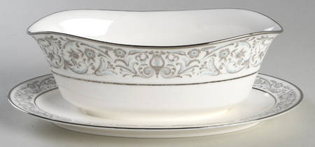 Canterbury Gravy Boat with Attached Underplate
