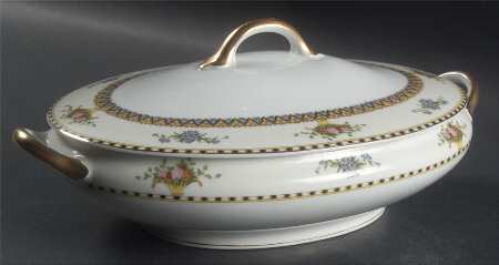 Capistrano Oval Covered Vegetable