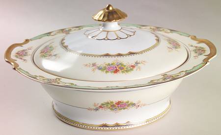Carola Round Covered Vegetable