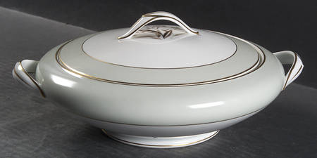 Carlisle Round Covered Vegetable
