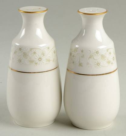 Carlyle Salt & Pepper Set