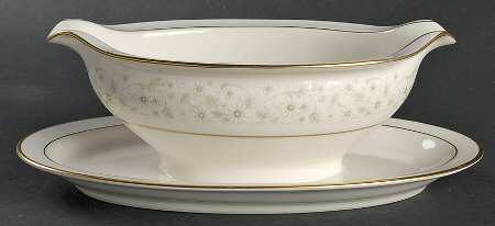 Carlyle Gravy Boat with Attached Underplate