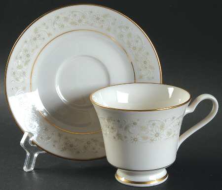 Carlyle Footed Cup & Saucer Set