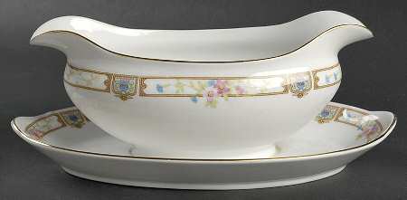 Carmen Gravy Boat with Attached Underplate
