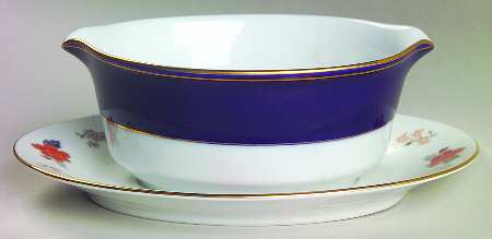 Carmine Gravy Boat with Attached Underplate
