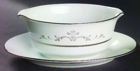 Caroline Gravy Boat with Attached Underplate