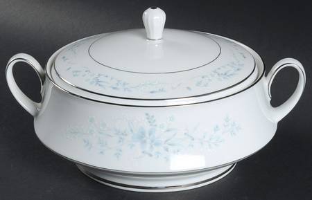 Carolyn Round Covered Vegetable