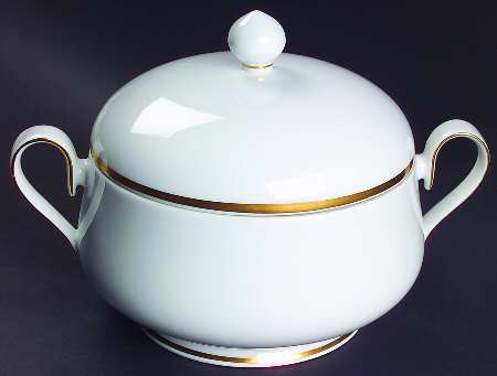 Carrie Round Covered Vegetable