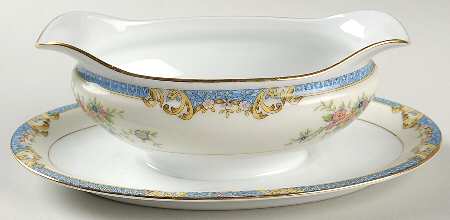 Casino Gravy Boat with Attached Underplate
