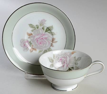 Cascade Footed Cup & Saucer Set