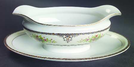 Castella Gravy Boat with Attached Underplate