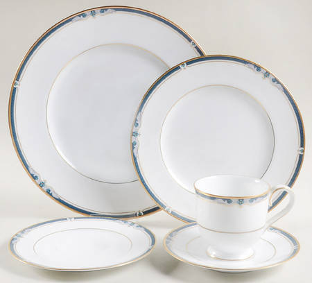 Cafe Versailles 5 Piece Place Setting