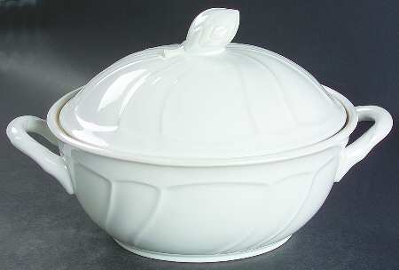Centennial White 2 Quart Oval Covered Casserole