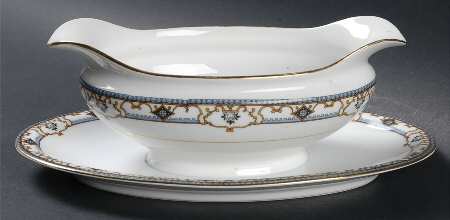 Chandella Gravy Boat with Attached Underplate