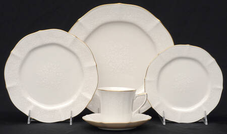 Chandon 40 Piece Estate Set