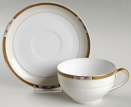 Chanossa Oversized Cup & Saucer Set