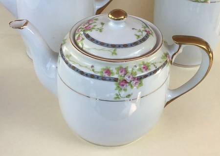 Chanrose Teapot & Lid