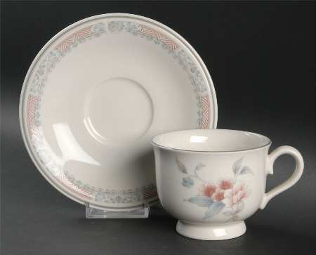 Chanteuse Footed Cup & Saucer Set
