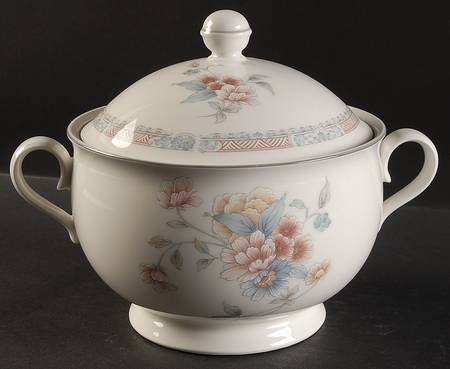 Chanteuse 2 Qt Round Covered Casserole
