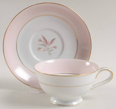 Chantilly Footed Cup & Saucer Set