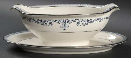 Charleston Gravy Boat with Attached Underplate