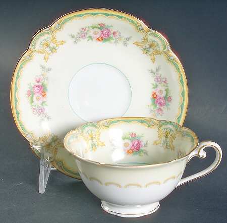 Chariton Footed Cup & Saucer Set
