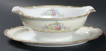 Chariton Gravy Boat with Attached Underplate