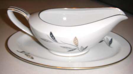 Charleroi Gravy Boat & Underplate