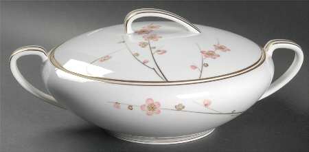 Cherry Blossom Round Covered Vegetable