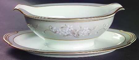Chelsea Gravy Boat with Attached Underplate
