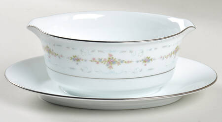 Cheryl Gravy Boat with Attached Underplate