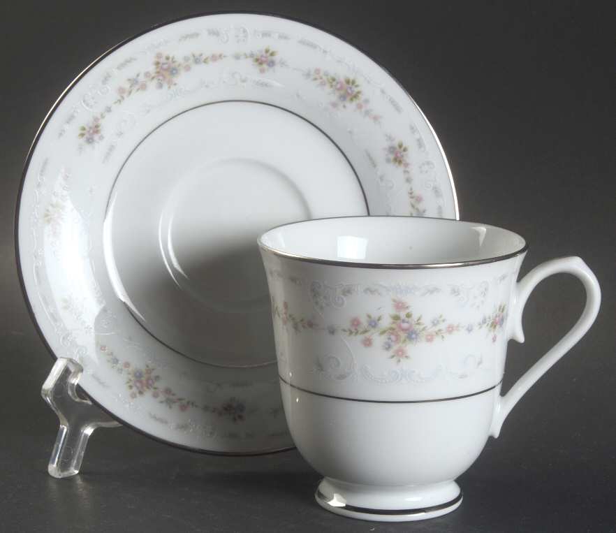 Cheryl Footed Cup & Saucer Set